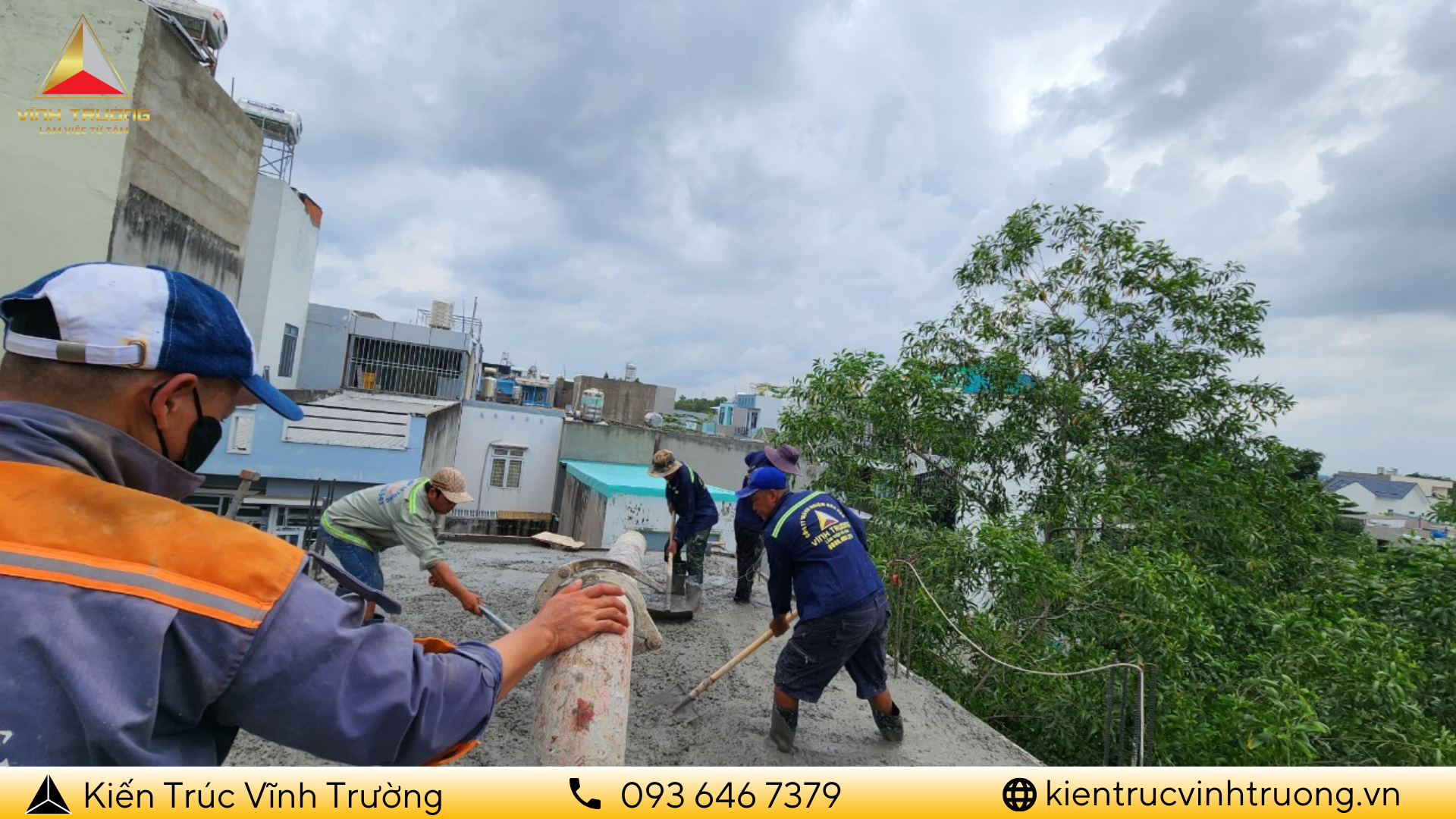 Công đoạn đổ bê tông sàn lầu